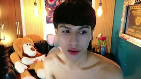 Snapshot of carolinejesh chatting on May 15, 2026, 11:39 am carolinejesh online show from May 15, 2026, 11:39 am