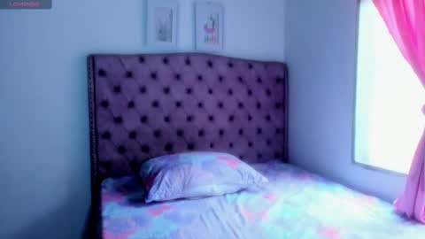 Caroline  online show from October 12, 2025, 12:15 pm