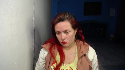 Carolinhe  online show from February 12, 2026, 8:04 pm