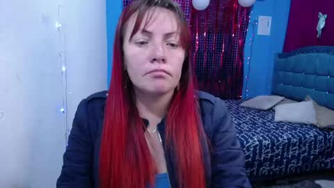 Carolinhe  online show from April 19, 2026, 11:53 am