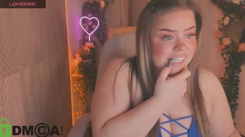 Snapshot of caroll_li chatting on February 6, 2025, 12:43 am caroll_li online show from February 6, 2025, 12:43 am