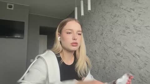 Snapshot of caroylnspuhler chatting on July 30, 2026, 10:14 am Elisa online show from July 30, 2026, 10:14 am