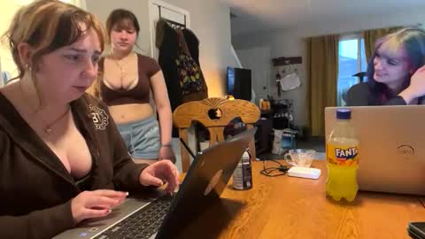 carpetmunchers online show from March 31, 2026, 12:34 am