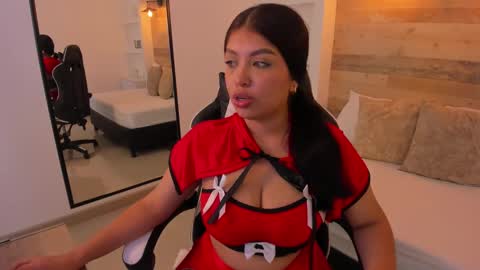 carriepink_ online show from October 7, 2025, 11:51 am