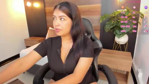 carriepink_ online show from November 5, 2025, 11:43 am