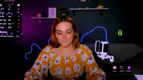 casey_meow_ online show from October 14, 2025, 1:01 pm