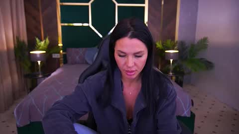 casey_min online show from March 25, 2026, 7:47 am