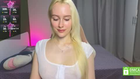 Snapshot of caseylabow chatting on November 9, 2025, 3:05 am My name is Casey... Nice to meet you I will be happy to have funthumbs up please its important online show from November 9, 2025, 3:05 am