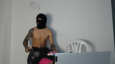 Snapshot of cash_master777 chatting on November 28, 2025, 11:24 am cash_master777 online show from November 28, 2025, 11:24 am