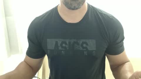 Snapshot of cashmastermuscle77 chatting on April 29, 2026, 10:19 am cashmastermuscle77 online show from April 29, 2026, 10:19 am