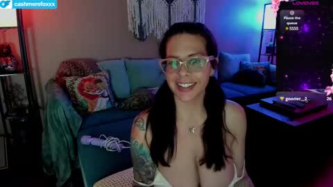 Snapshot of cashmerefoxxx chatting on March 6, 2025, 6:19 am Cashmere Fox online show from March 6, 2025, 6:19 am