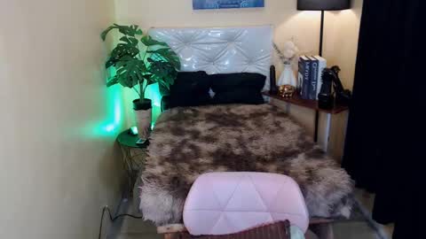 cassandrafoxxx online show from December 29, 2024, 8:44 am