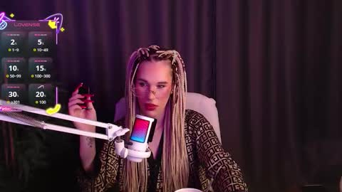 Cassie online show from November 28, 2025, 7:00 am