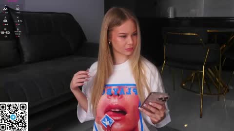 Snapshot of cassiemur_ chatting on May 18, 2026, 7:25 am Cassie online show from May 18, 2026, 7:25 am