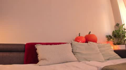  cassandra  online show from October 29, 2025, 1:13 pm