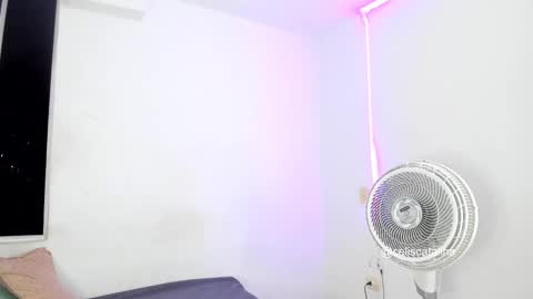 celiscatalina instagram online show from November 6, 2025, 11:04 pm