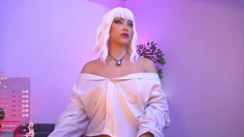 Catalina lovers online show from December 18, 2025, 5:19 pm