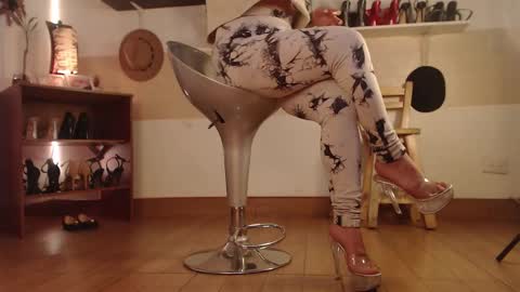 Snapshot of catalina_bruce2 chatting on October 8, 2025, 1:14 am Catalina bruce2 online show from October 8, 2025, 1:14 am