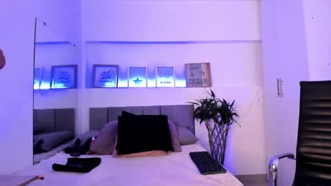 Catalina online show from February 6, 2025, 5:51 pm