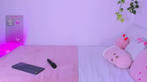 Snapshot of catbaby888_ chatting on February 13, 2025, 12:35 am online show from February 13, 2025, 12:35 am