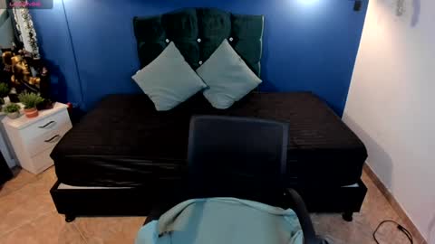  Mia   online show from January 4, 2025, 8:37 pm