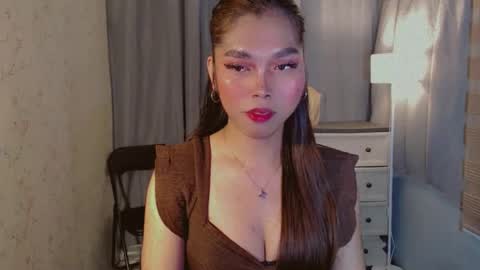 catherine_365 online show from December 5, 2025, 7:21 pm