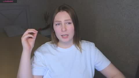 Snapshot of catherine_river chatting on March 1, 2025, 12:23 pm Catherine online show from March 1, 2025, 12:23 pm