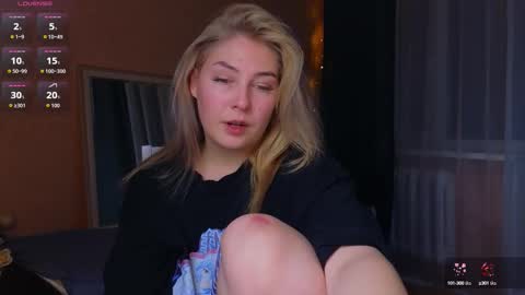 Snapshot of catherine_river chatting on October 16, 2025, 1:12 pm Catherine online show from October 16, 2025, 1:12 pm