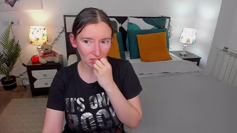 Catrin online show from December 6, 2024, 2:24 am