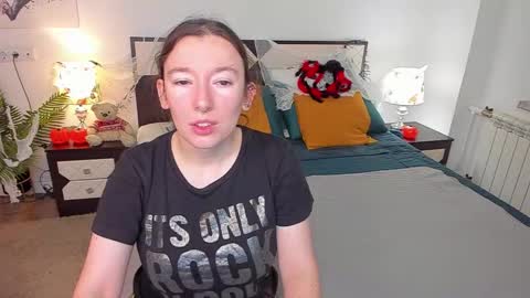 Catrin online show from October 31, 2025, 6:14 am