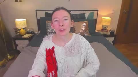 Catrin online show from December 22, 2025, 4:42 am