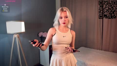 Mia online show from April 8, 2026, 11:10 am