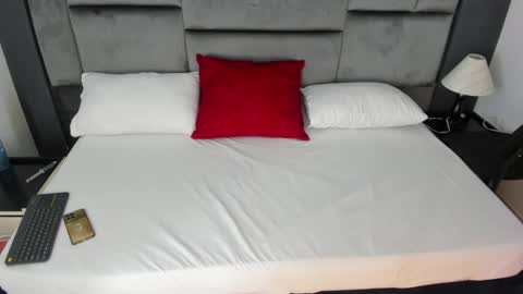 Snapshot of catleyasmith chatting on December 22, 2025, 12:02 pm Catleya online show from December 22, 2025, 12:02 pm