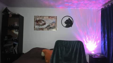 catnuaa online show from December 5, 2024, 3:37 am