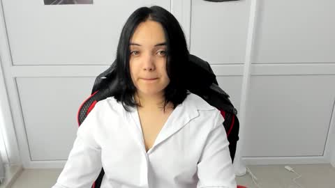 Catrine online show from May 26, 2026, 6:42 am