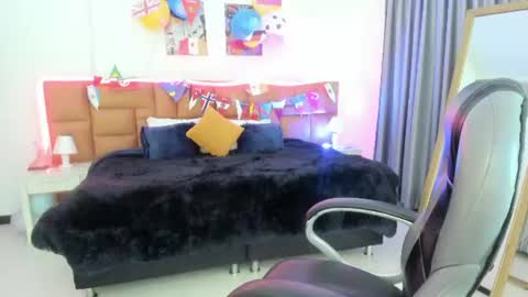 catti_brie_ online show from July 8, 2026, 11:37 am