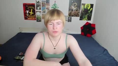 Snapshot of cattie_w_ chatting on April 25, 2026, 1:19 am cattie_w_ online show from April 25, 2026, 1:19 am