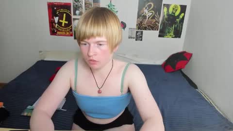 Snapshot of cattie_w_ chatting on April 28, 2026, 2:27 am cattie_w_ online show from April 28, 2026, 2:27 am