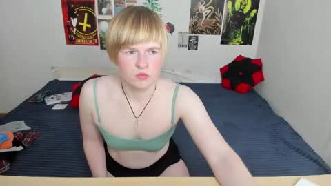 Snapshot of cattie_w_ chatting on May 2, 2026, 1:10 am cattie_w_ online show from May 2, 2026, 1:10 am