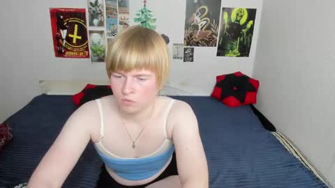 Snapshot of cattie_w_ chatting on May 19, 2026, 1:56 am cattie_w_ online show from May 19, 2026, 1:56 am