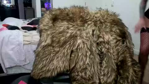 Cayla online show from April 9, 2026, 3:39 am