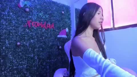 caylin_dolls_ online show from November 21, 2025, 6:50 pm