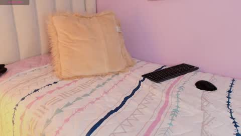 Snapshot of caylin_jordan chatting on May 15, 2026, 3:52 pm Cay online show from May 15, 2026, 3:52 pm