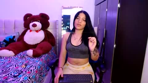 Snapshot of caylinn19 chatting on October 10, 2025, 4:22 am Caylinn online show from October 10, 2025, 4:22 am