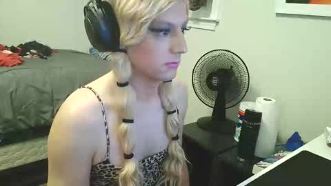 Snapshot of cd_dana chatting on June 1, 2026, 3:41 am cd dana online show from June 1, 2026, 3:41 am