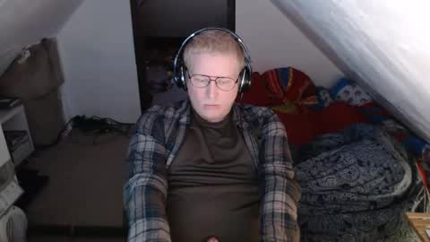 Snapshot of cebas chatting on March 4, 2025, 1:17 pm cebas online show from March 4, 2025, 1:17 pm