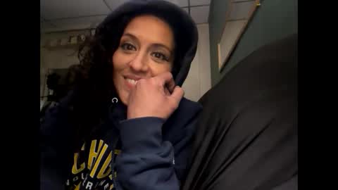 cece_vibez online show from November 30, 2025, 10:08 am