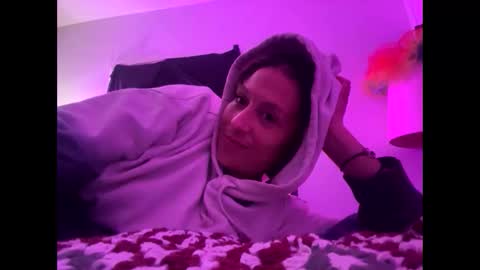cece_vibez online show from December 4, 2025, 8:34 am