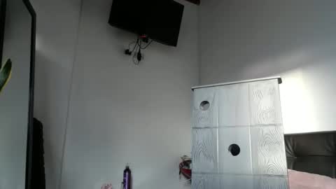 Snapshot of cecihotty4u chatting on September 21, 2025, 10:22 pm ceci online show from September 21, 2025, 10:22 pm