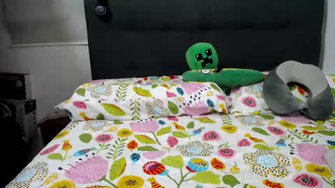 Snapshot of cecihotty4u chatting on November 26, 2025, 9:49 pm ceci online show from November 26, 2025, 9:49 pm